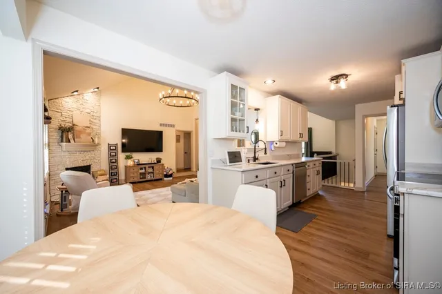 $599,000 | 4697 Roberts Road, Floyds Knobs, IN 47119