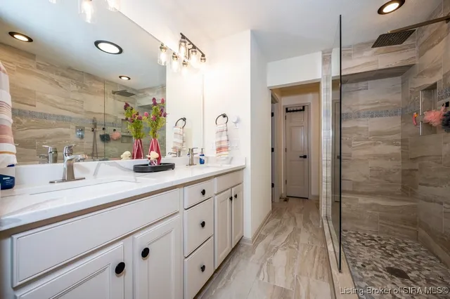 $599,000 | 4697 Roberts Road, Floyds Knobs, IN 47119