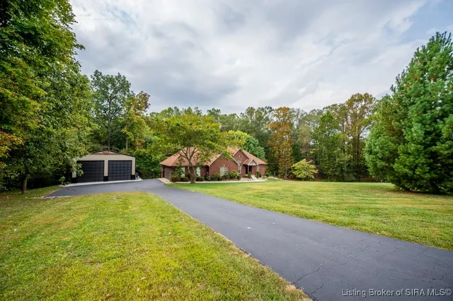 $599,000 | 4697 Roberts Road, Floyds Knobs, IN 47119