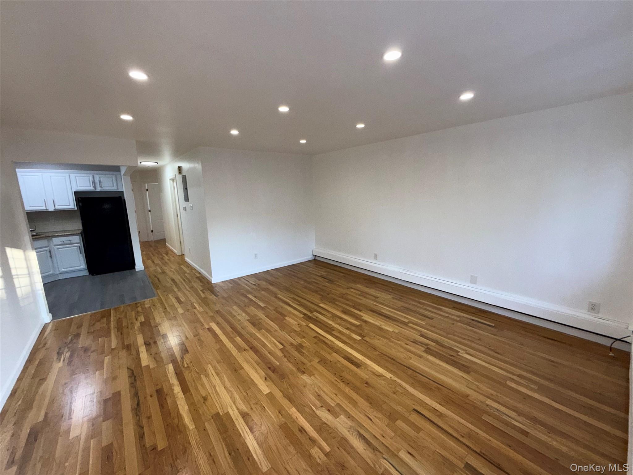 189-26 113th Road, Unit 1 Queens, NY 11412 - Photo 3 of 30 Living Room/Dining Room