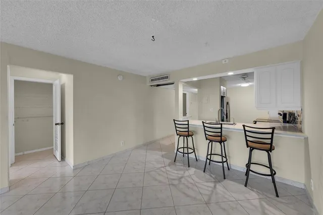 a dining room that has a table and chairs in it