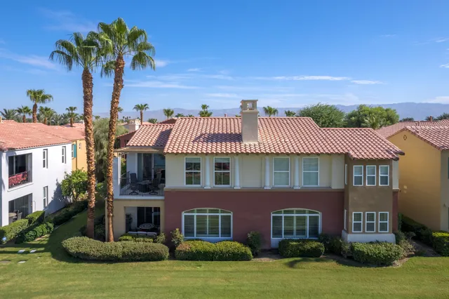 a view of a grassy field with an trees