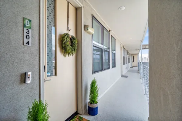 $335,000 | 2401 Crawford Street, Unit B304, Houston, TX 77004