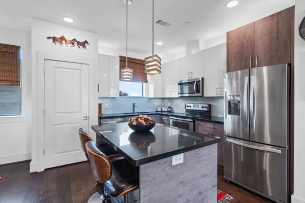 $335,000 | 2401 Crawford Street, Unit B304, Houston, TX 77004