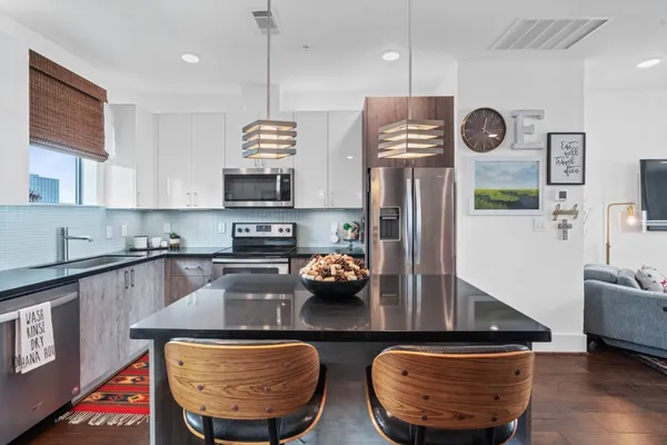 $335,000 | 2401 Crawford Street, Unit B304, Houston, TX 77004