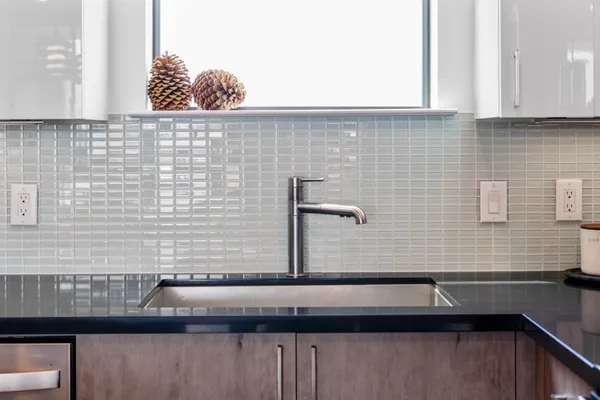 $335,000 | 2401 Crawford Street, Unit B304, Houston, TX 77004