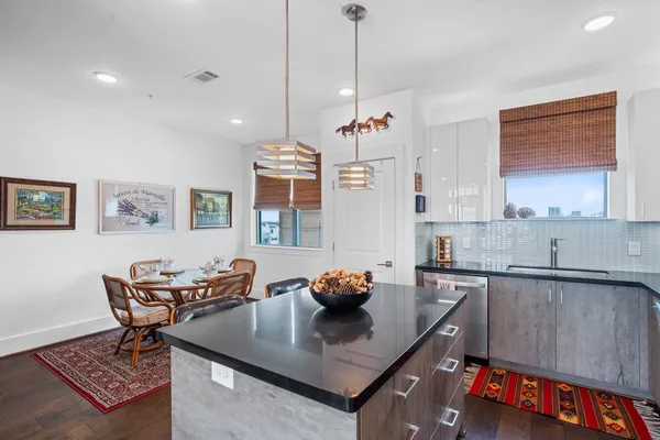 $335,000 | 2401 Crawford Street, Unit B304, Houston, TX 77004