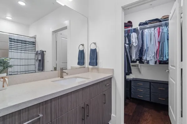 $335,000 | 2401 Crawford Street, Unit B304, Houston, TX 77004