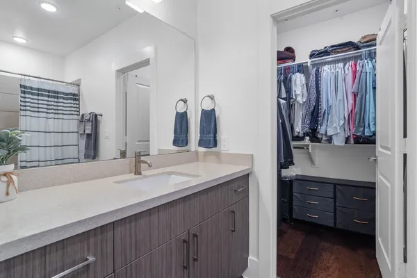 $335,000 | 2401 Crawford Street, Unit B304, Houston, TX 77004