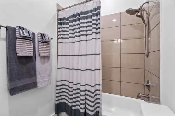 $335,000 | 2401 Crawford Street, Unit B304, Houston, TX 77004