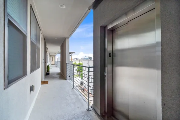 $335,000 | 2401 Crawford Street, Unit B304, Houston, TX 77004
