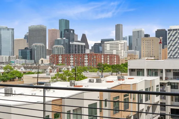 $335,000 | 2401 Crawford Street, Unit B304, Houston, TX 77004