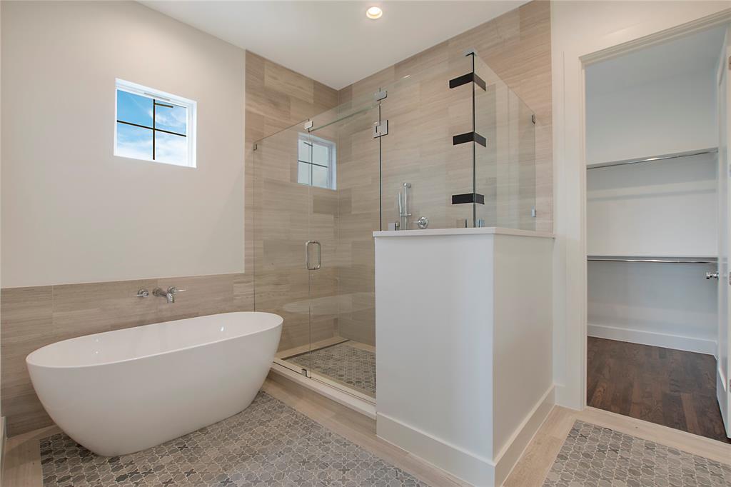 1031 Mobile Street Dallas, TX 75208 - Photo 16 of 28 a bathroom with a bathtub and shower