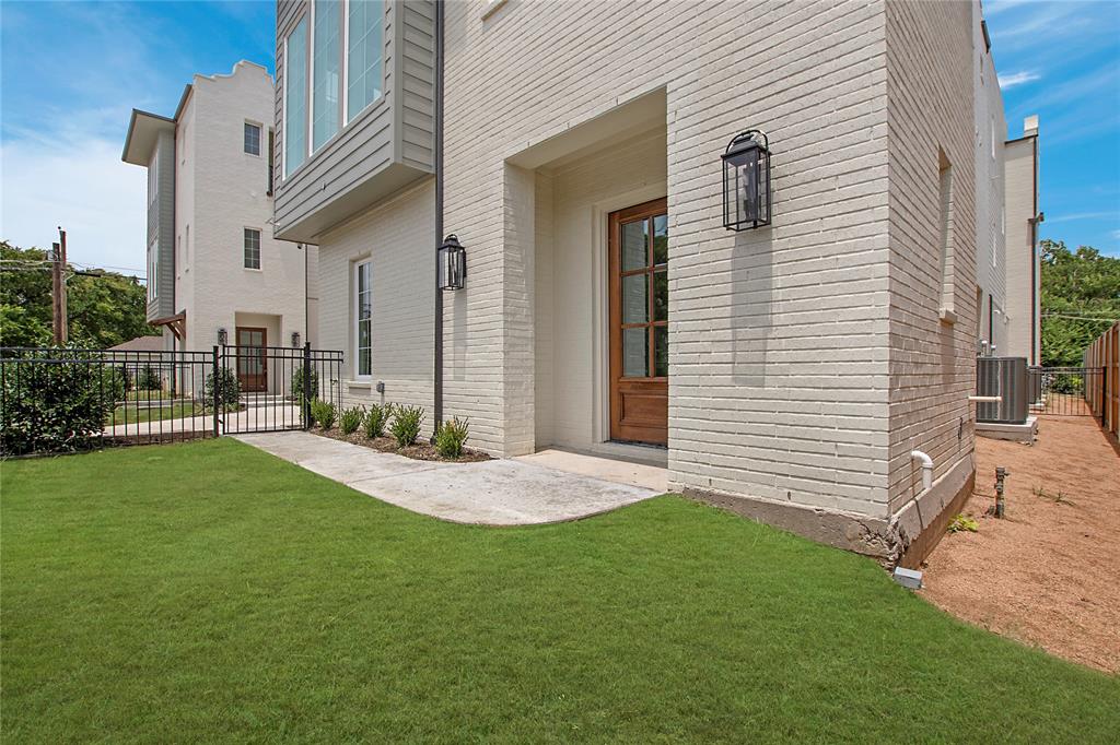 1031 Mobile Street Dallas, TX 75208 - Photo 3 of 28 a view of outdoor space yard and porch