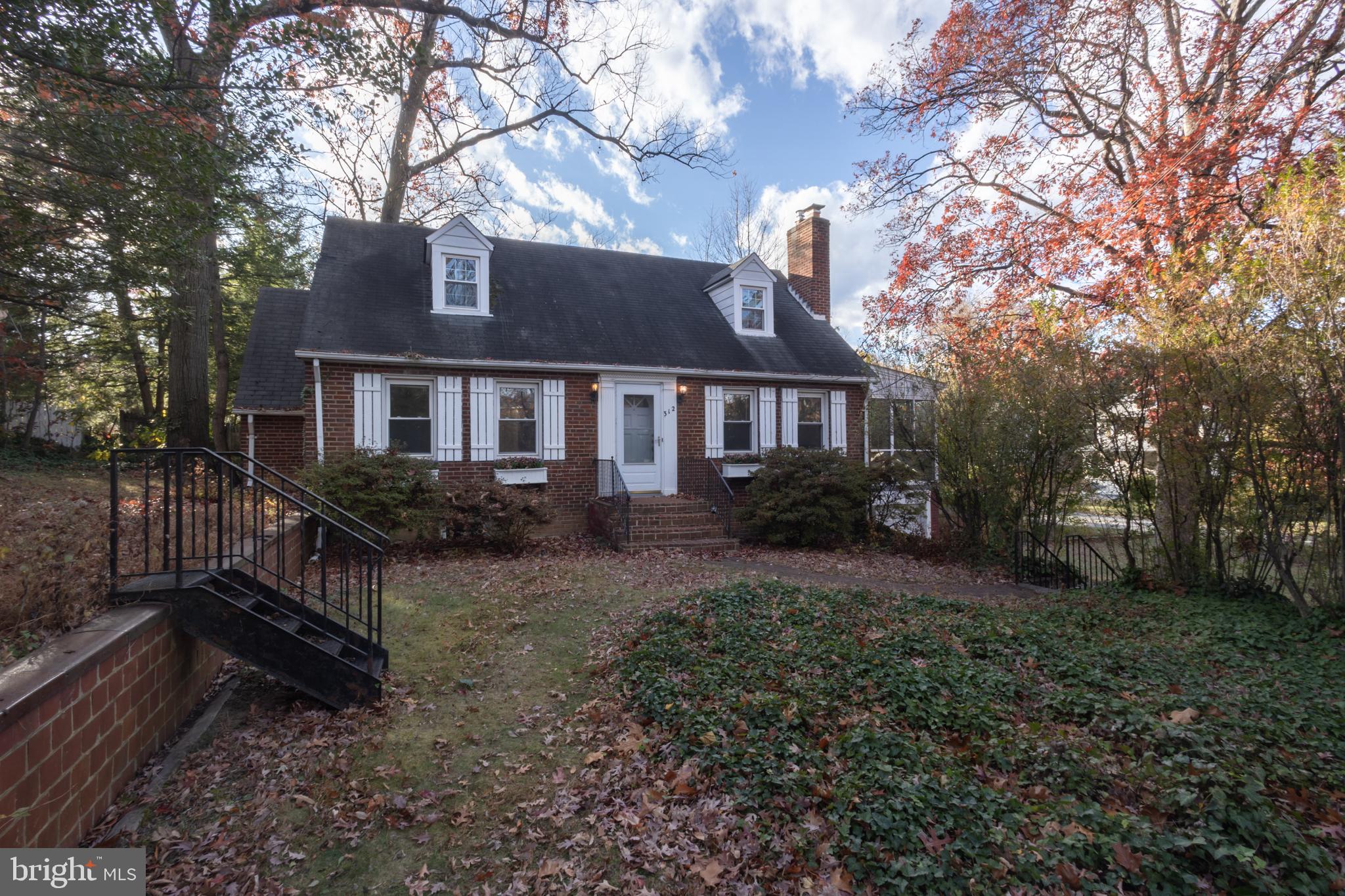 312 North Highland Street Arlington, VA 22201 - Photo 1 of 33 a view of a house with backyard and trees