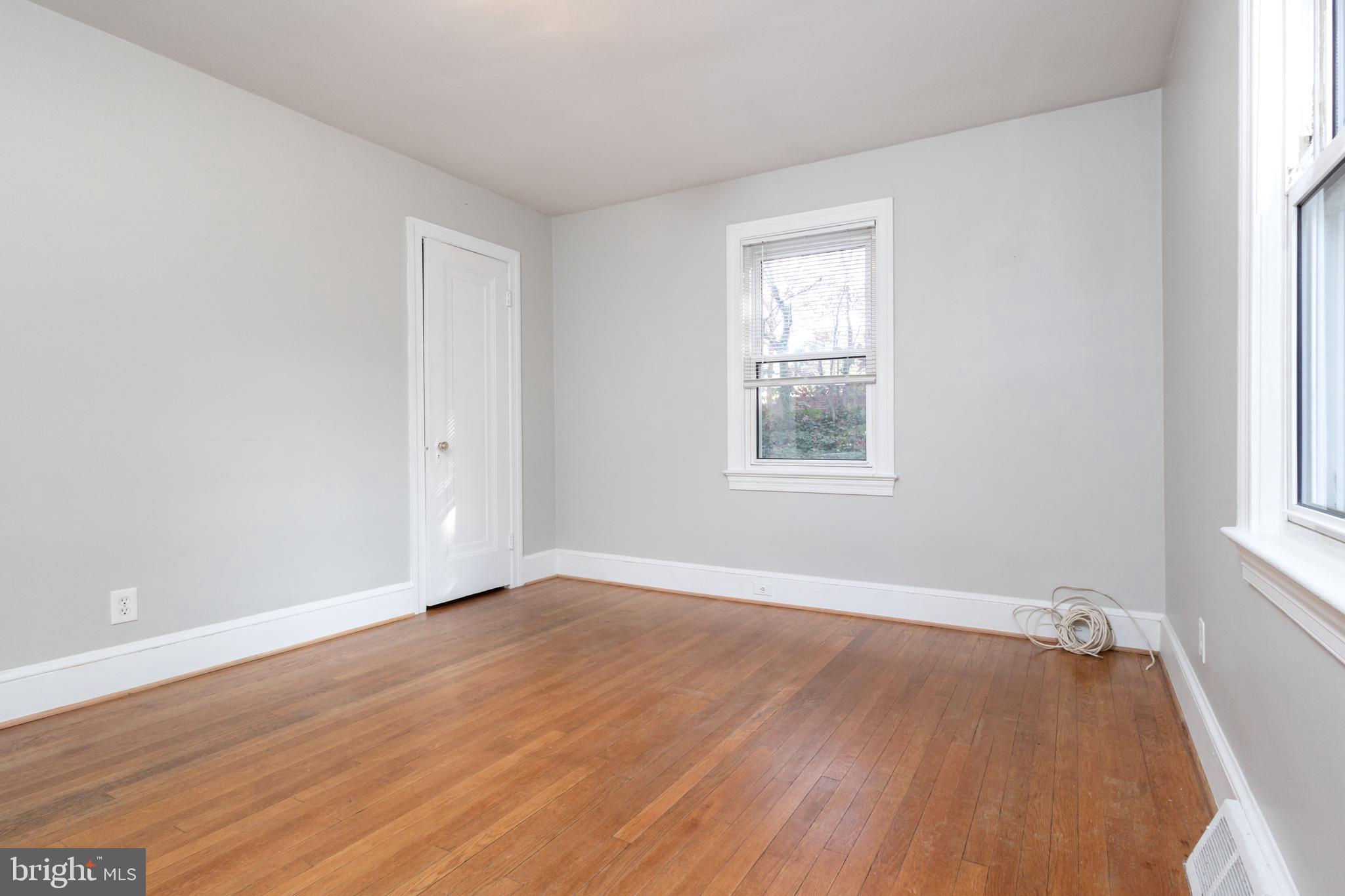 312 North Highland Street Arlington, VA 22201 - Photo 22 of 33 an empty room with wooden floor and windows