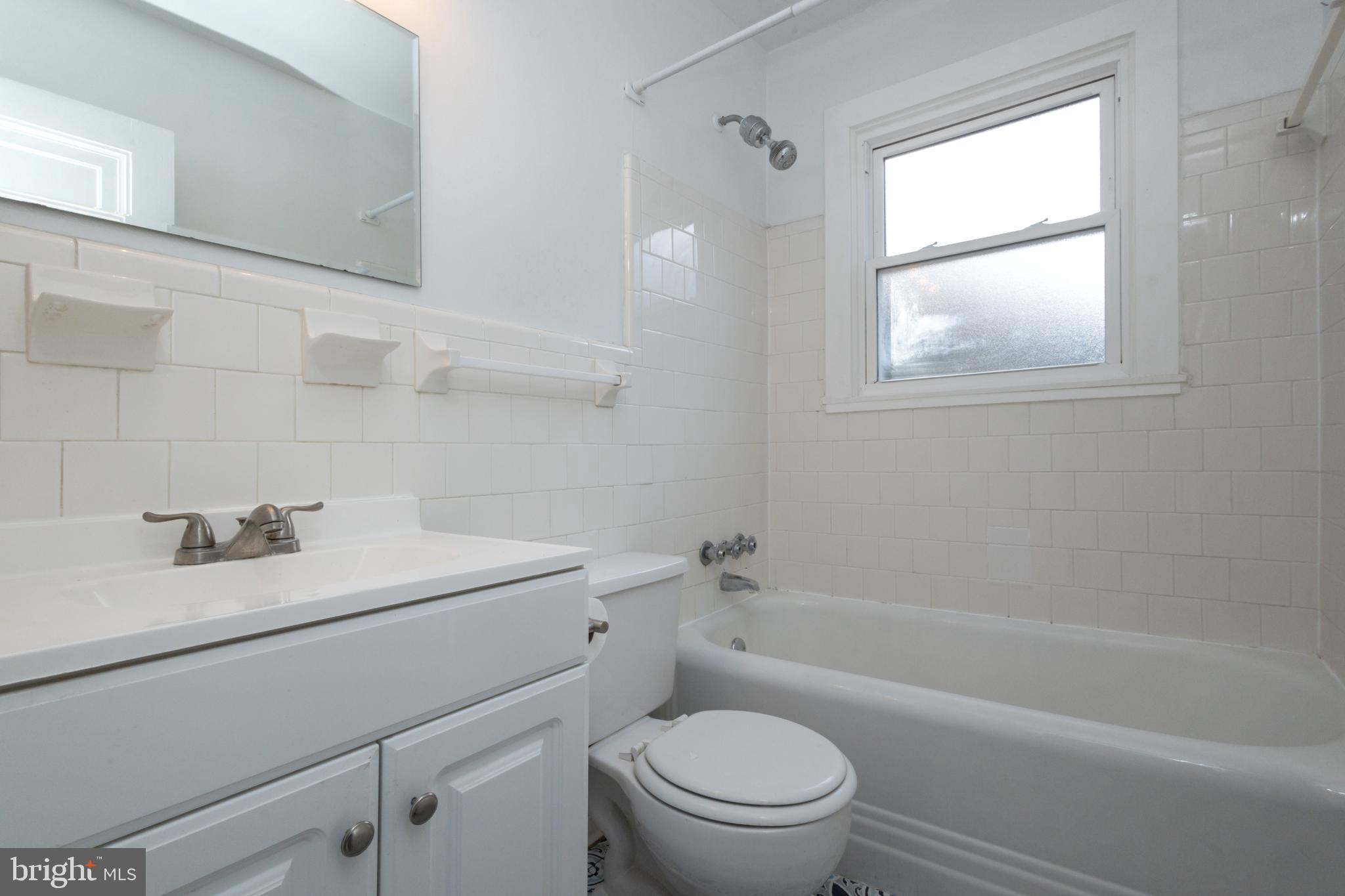 312 North Highland Street Arlington, VA 22201 - Photo 24 of 33 a bathroom with a sink toilet vanity and tub