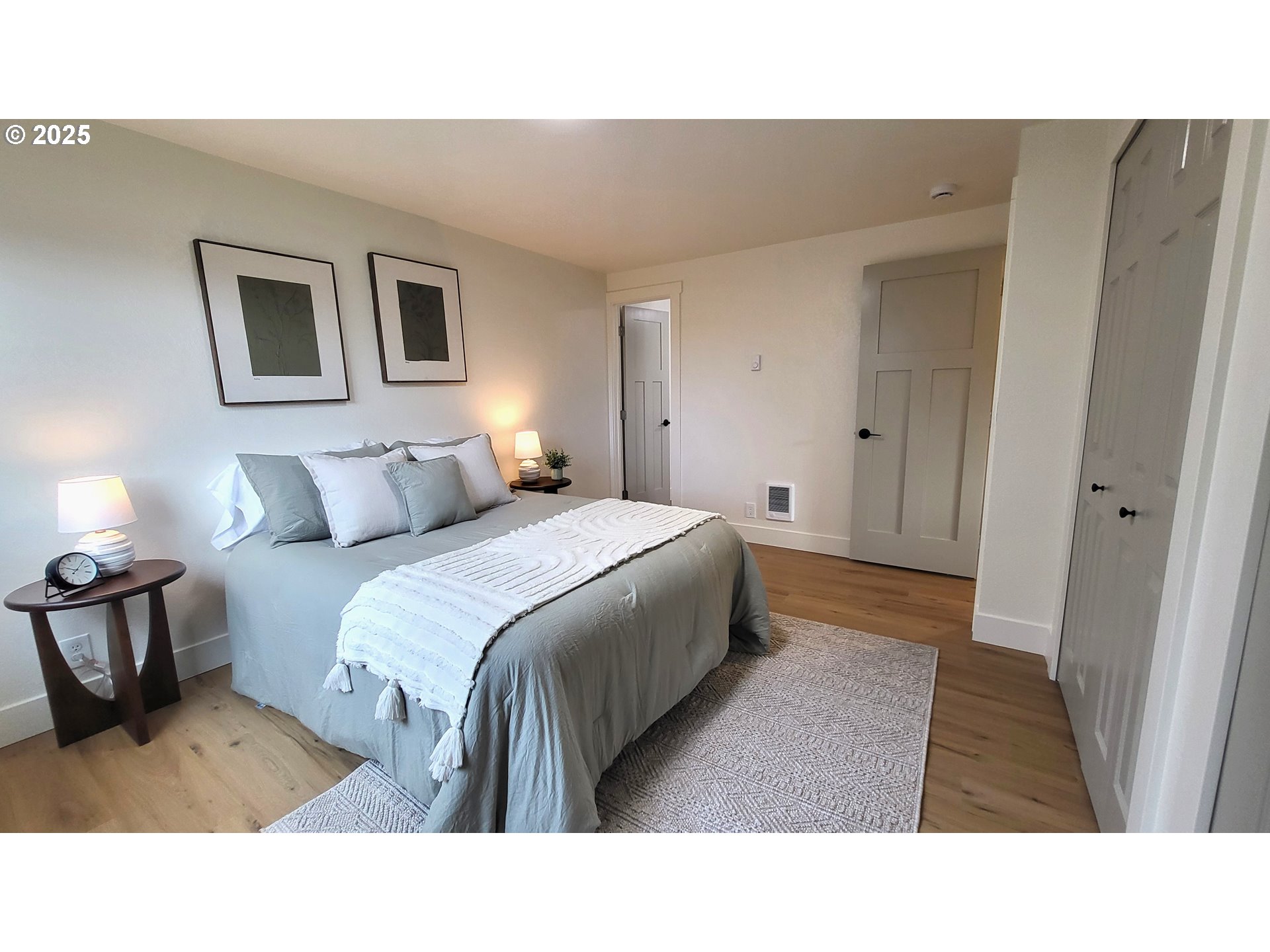 2240 Providence Street Eugene, OR 97401 - Photo 17 of 28 a en suite bathroom with a sink and a mirror