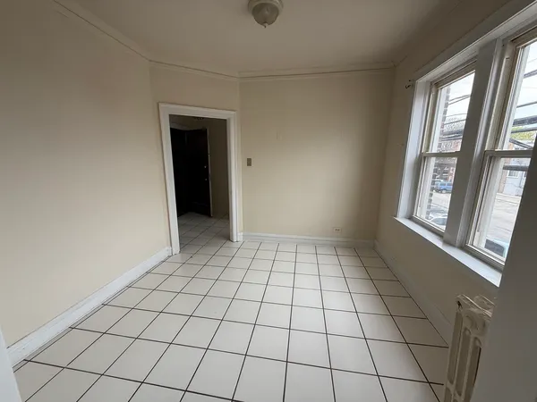 $1,200 | 2142 Gunderson Avenue, Unit 209, Berwyn, IL 60402
