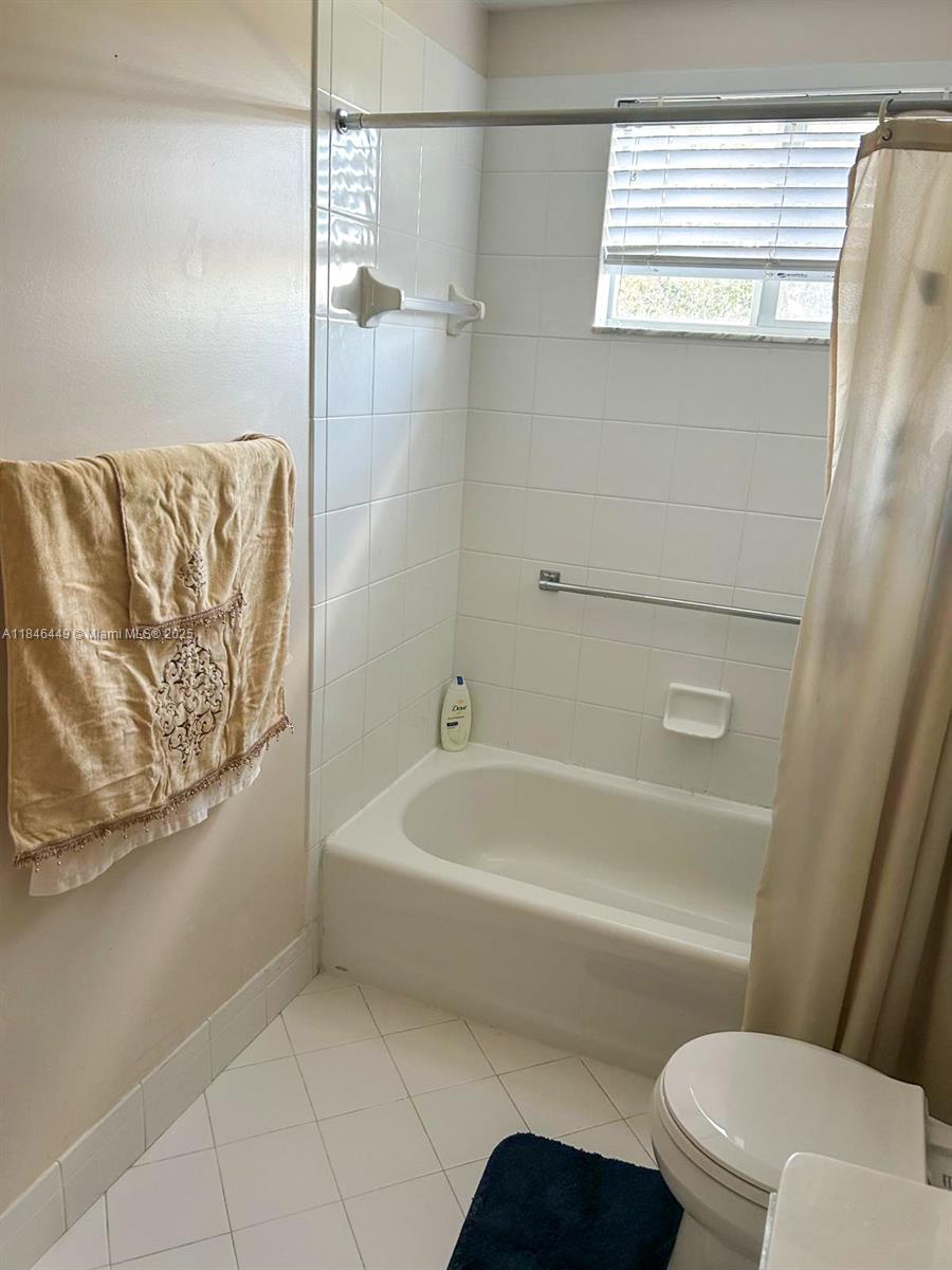 7635 Southampton Terrace, Unit 201 Tamarac, FL 33321 - Photo 12 of 23 a bathroom with a bathtub and a toilet
