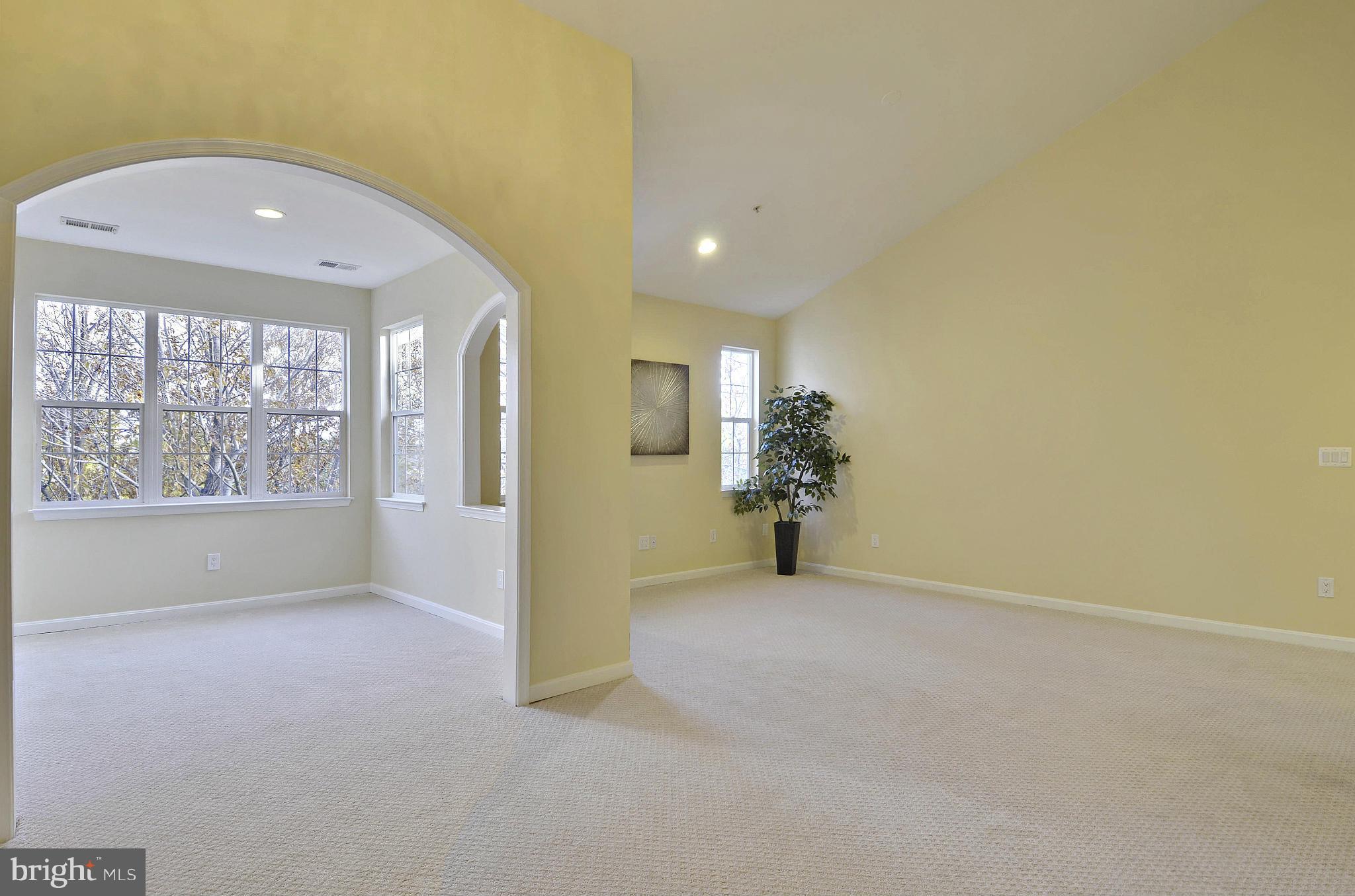 12713 Found Stone Road, Unit 304 Germantown, MD 20876 - Photo 8 of 20 Living Room / Sunroom