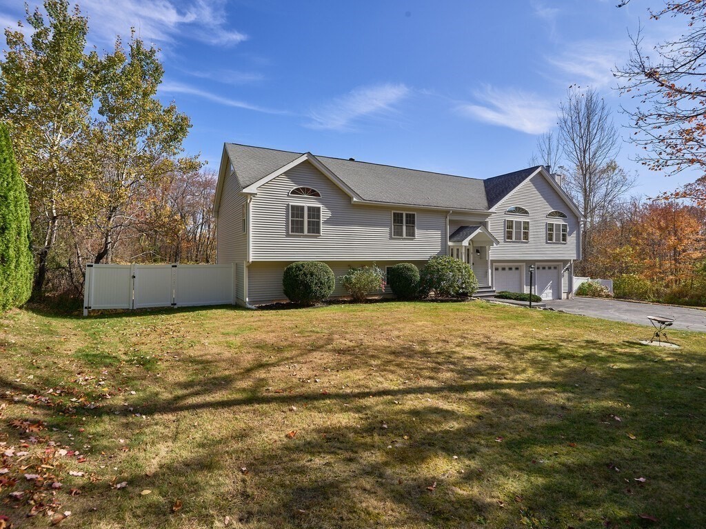 9 Tucker Road Holden, MA 01520 - Photo 3 of 42 Gallery Image 3