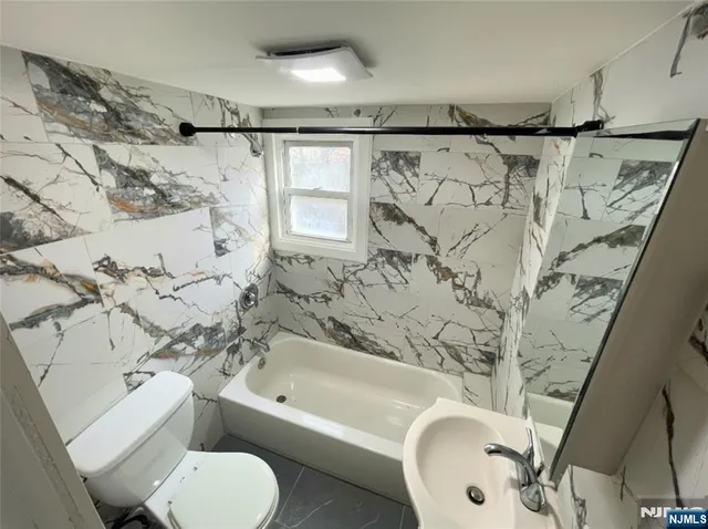 $2,250 | 339 Howe Avenue, Unit 2, Passaic, NJ 07055