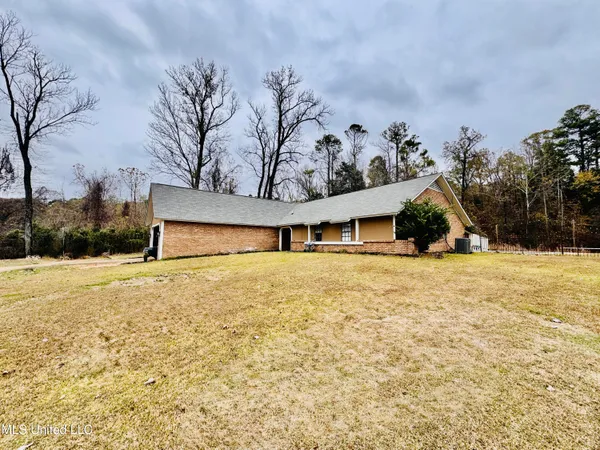 $249,500 | 1724 Moonmist Drive, Yazoo City, MS 39194