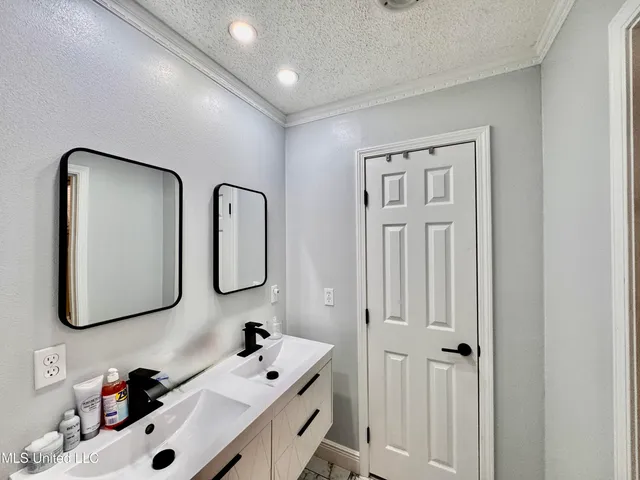 $259,500 | 1724 Moonmist Drive, Yazoo City, MS 39194