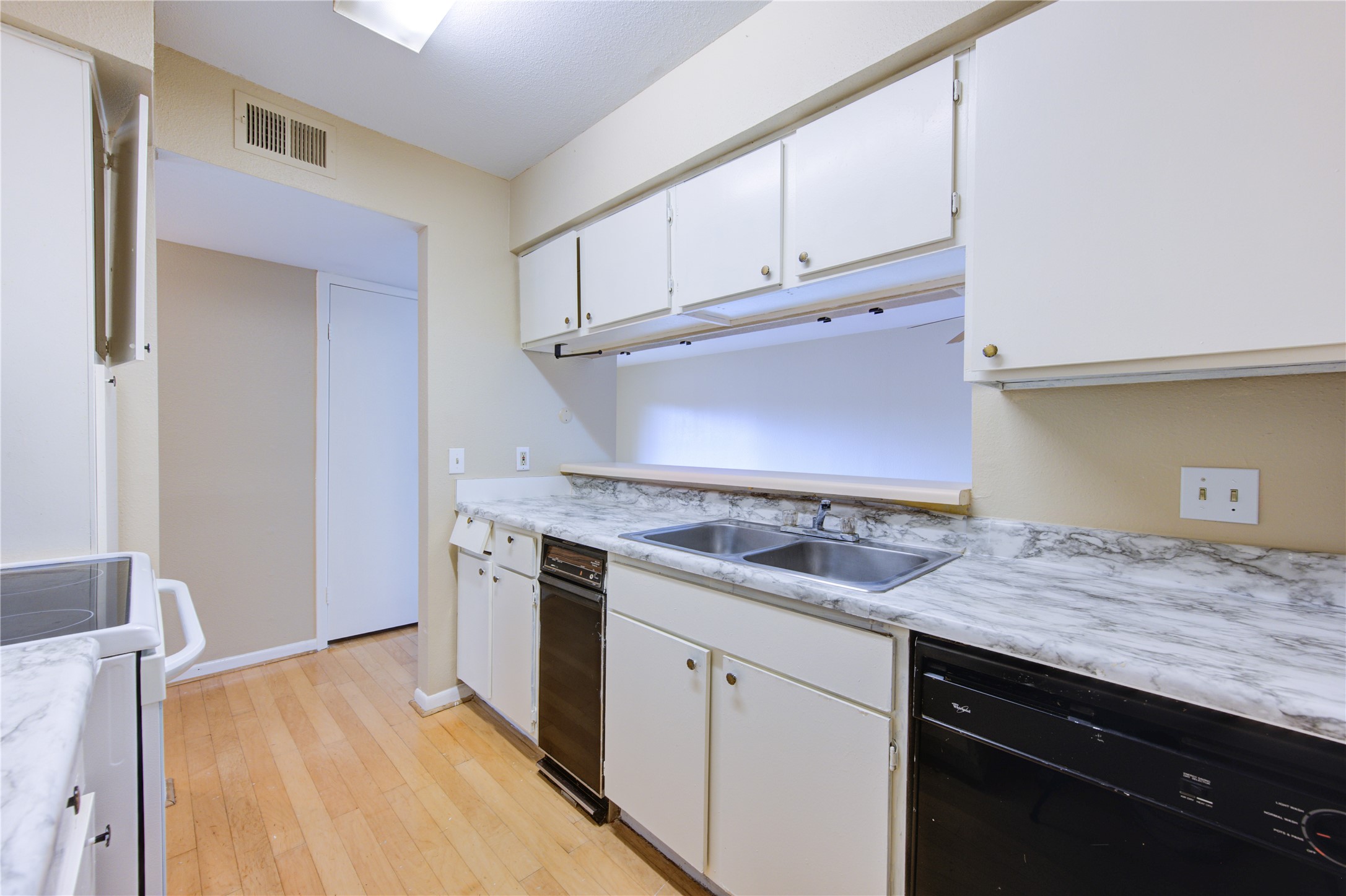 3055 Walnut Bend Lane, Unit 21 Houston, TX 77042 - Photo 11 of 31 a view of cabinets and wooden floor