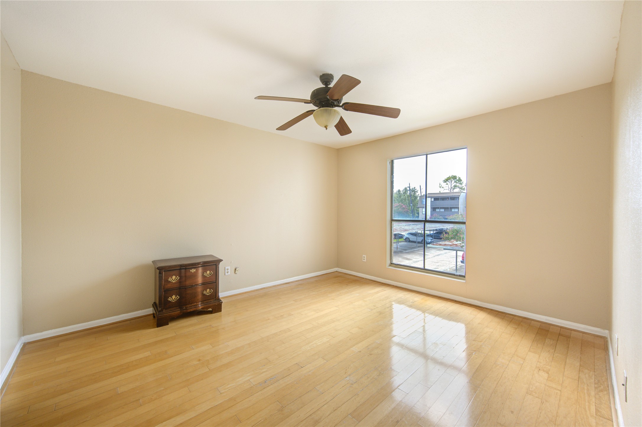 3055 Walnut Bend Lane, Unit 21 Houston, TX 77042 - Photo 13 of 31 an empty room with windows and ceiling fan view