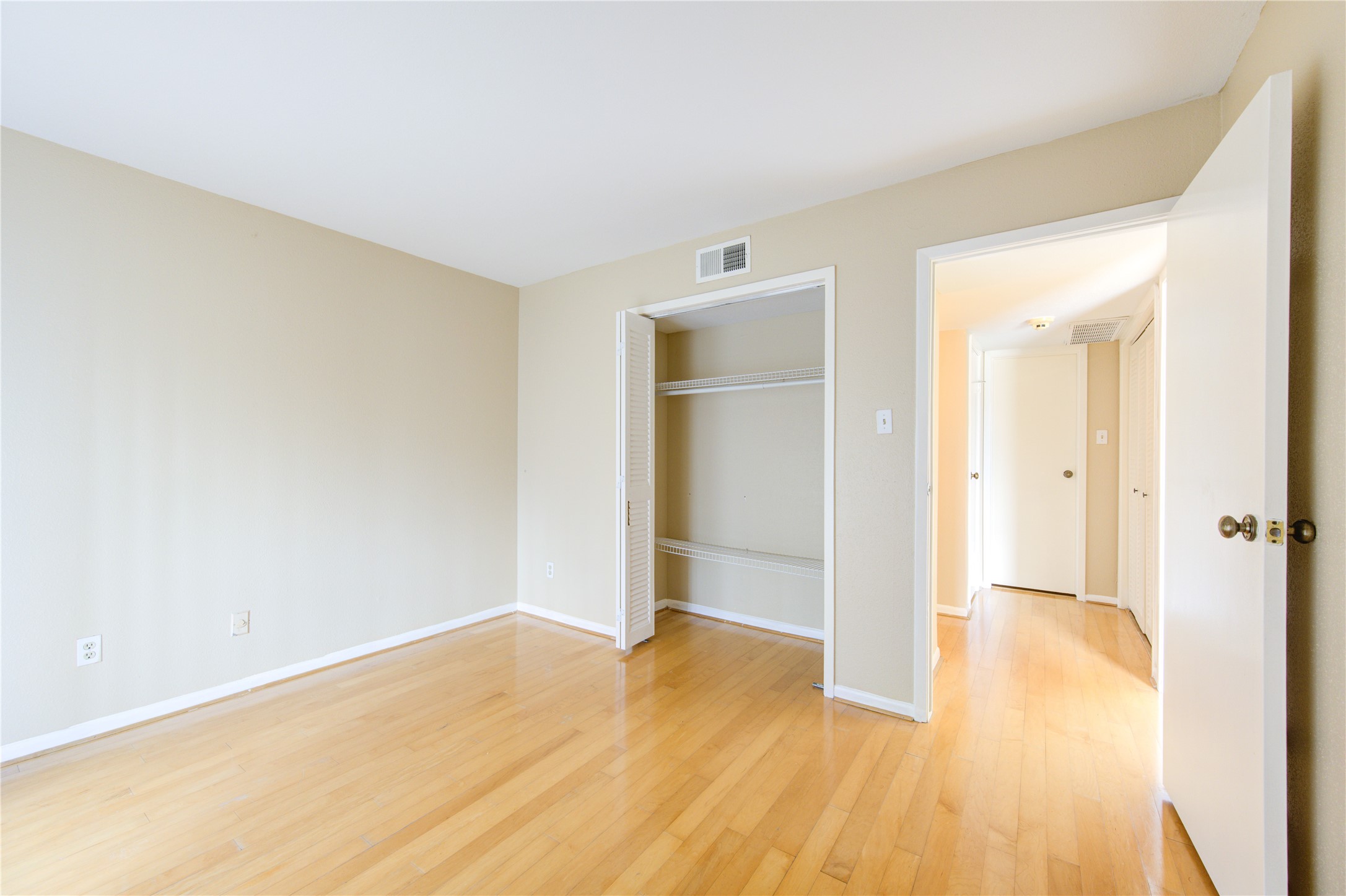 3055 Walnut Bend Lane, Unit 21 Houston, TX 77042 - Photo 20 of 31 a view of empty room