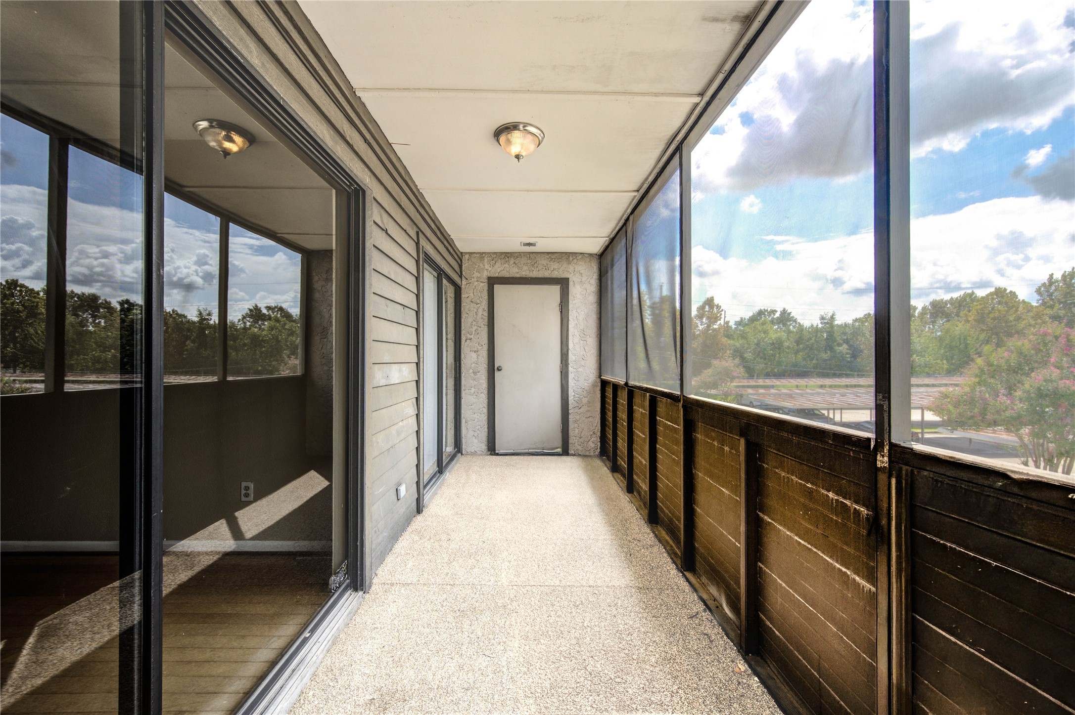 3055 Walnut Bend Lane, Unit 21 Houston, TX 77042 - Photo 28 of 31 a view of a city from a balcony