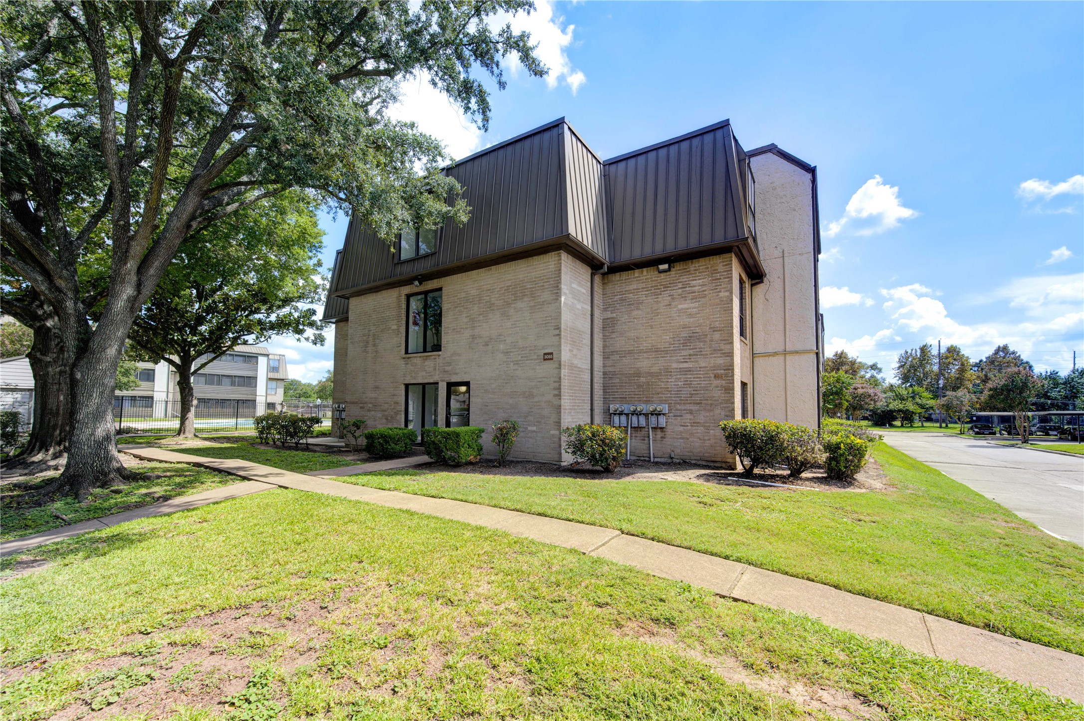 3055 Walnut Bend Lane, Unit 21 Houston, TX 77042 - Photo 31 of 31 a view of an house with backyard and trees
