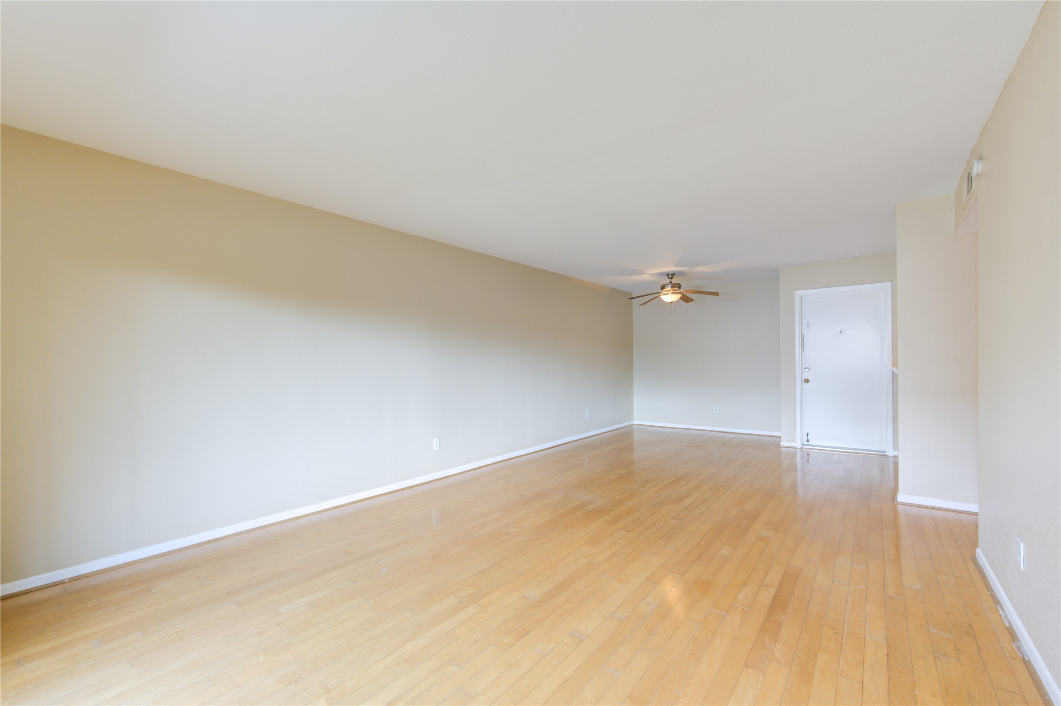 3055 Walnut Bend Lane, Unit 21 Houston, TX 77042 - Photo 5 of 31 a view of an empty room