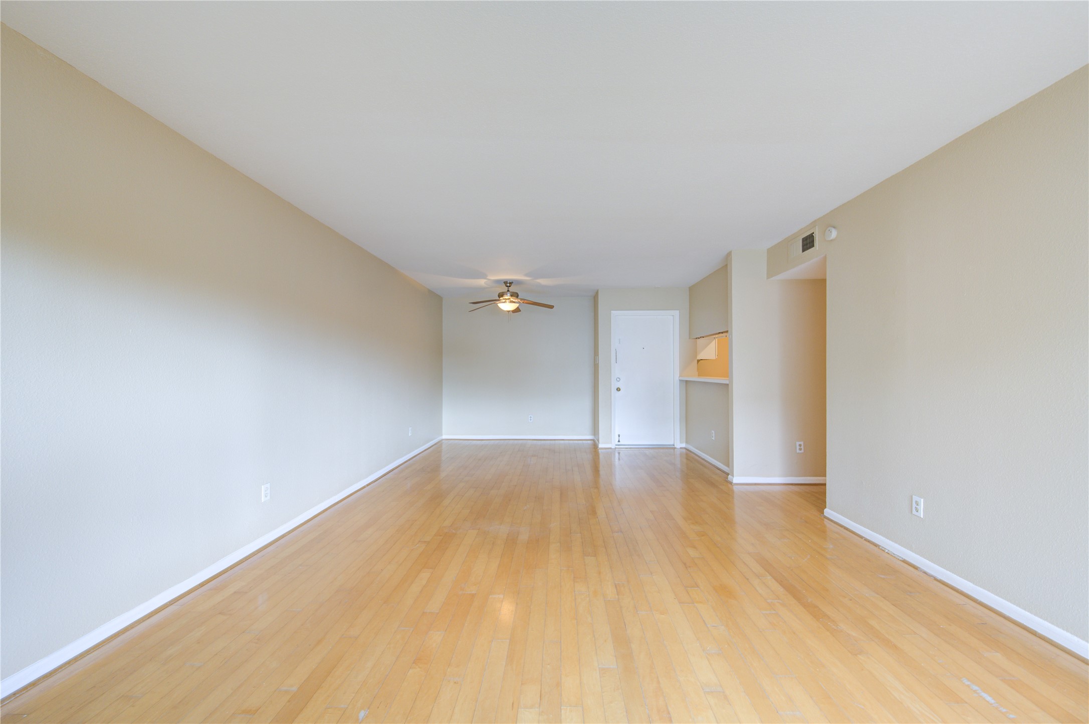 3055 Walnut Bend Lane, Unit 21 Houston, TX 77042 - Photo 6 of 31 a view of an empty room