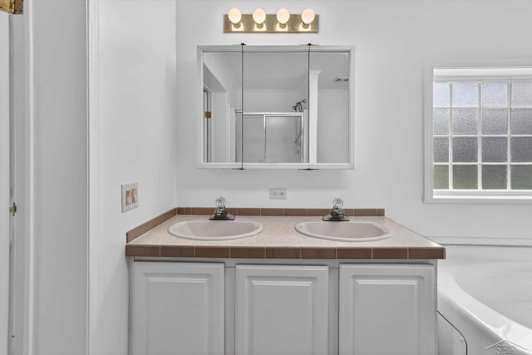 11087 Pierce Road Freeland, MI 48623 - Photo 25 of 98