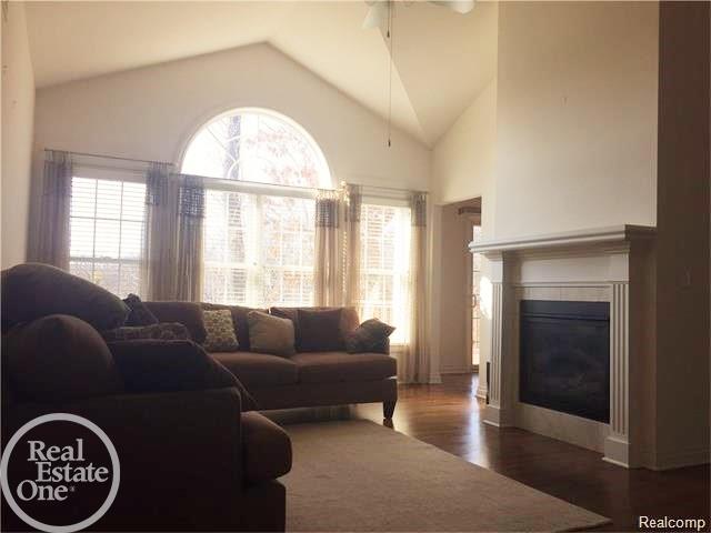 644 Mountain Circle Rochester Hills, MI 48306 - Photo 4 of 18