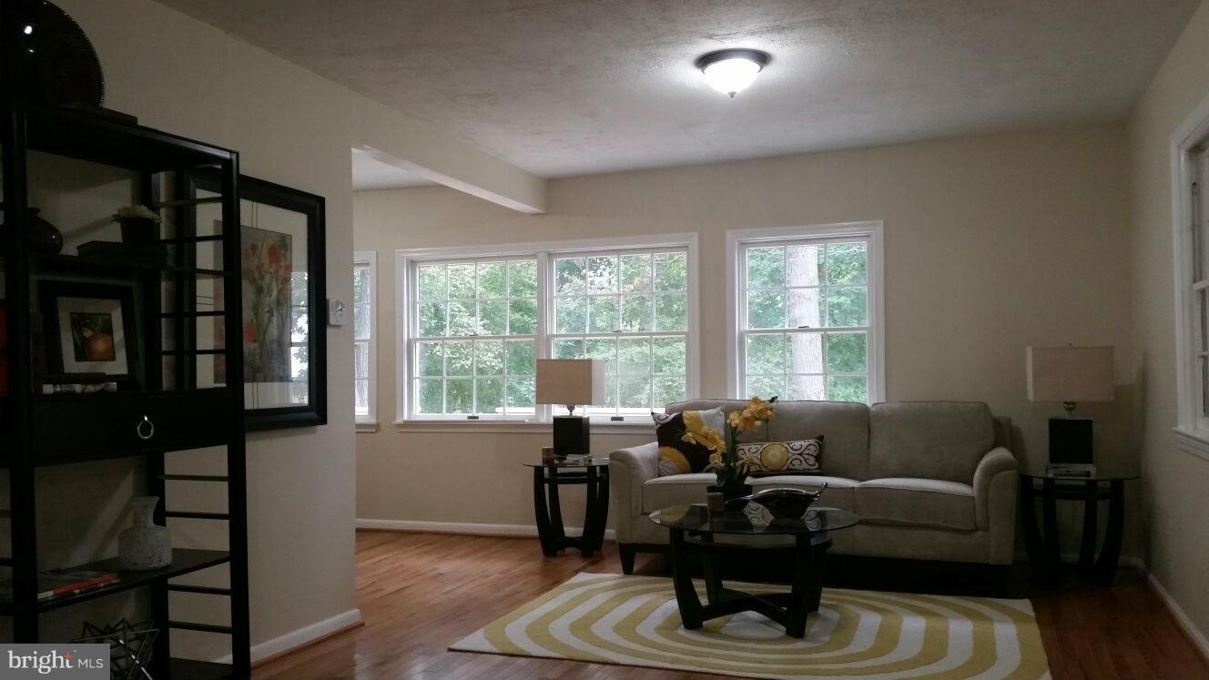 6325 Damascus Road Gaithersburg, MD 20882 - Photo 7 of 18 Living Room