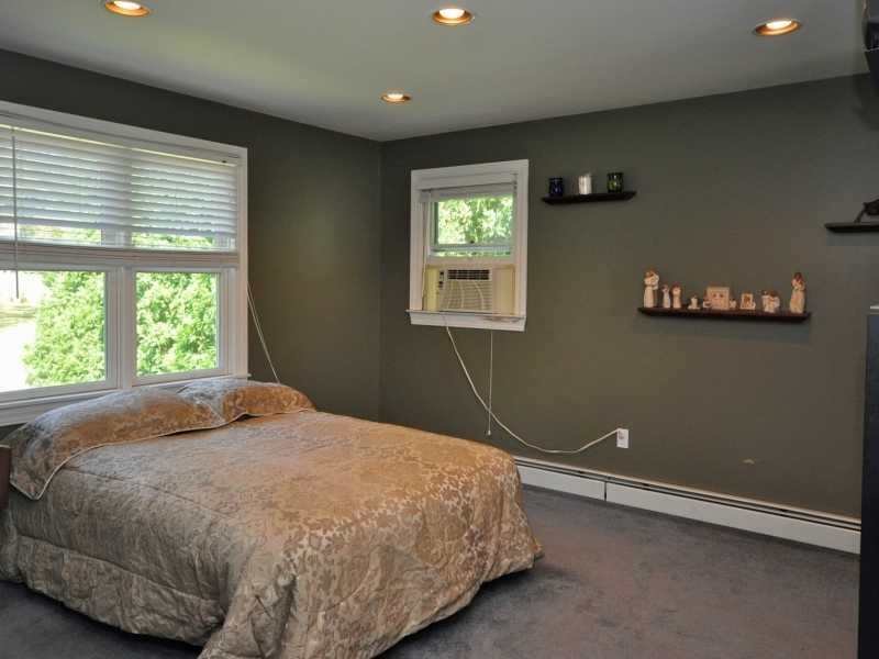 50 Conanicus Road Narragansett, RI 02882 - Photo 5 of 13 Master Bedroom.