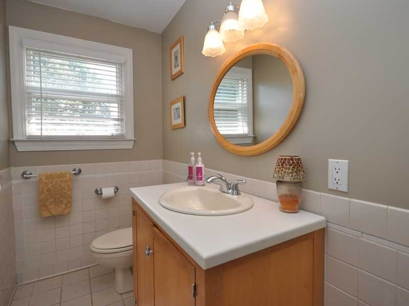 50 Conanicus Road Narragansett, RI 02882 - Photo 10 of 13 Bathroom.