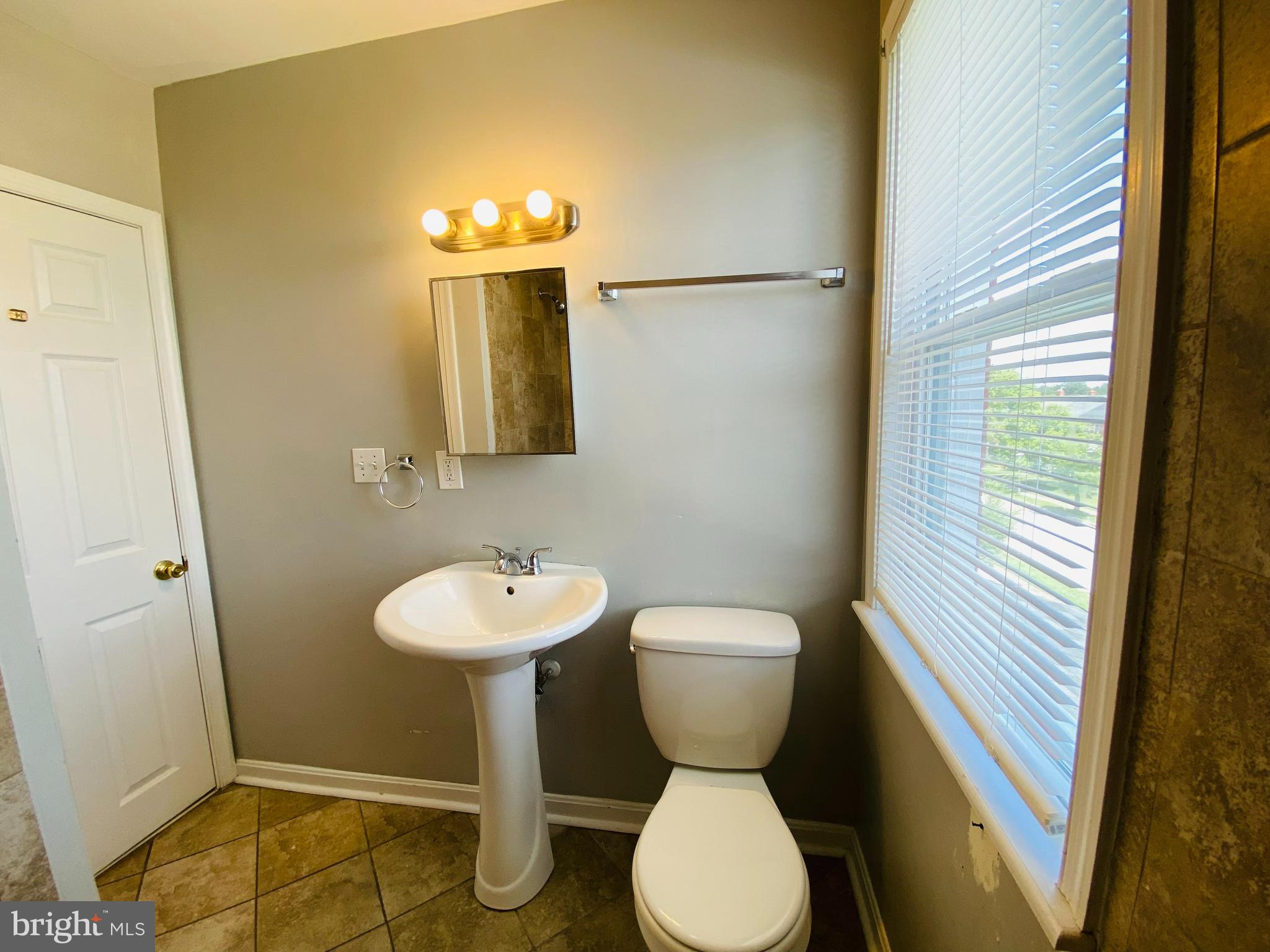 5914 Falkirk Road Baltimore, MD 21239 - Photo 11 of 21