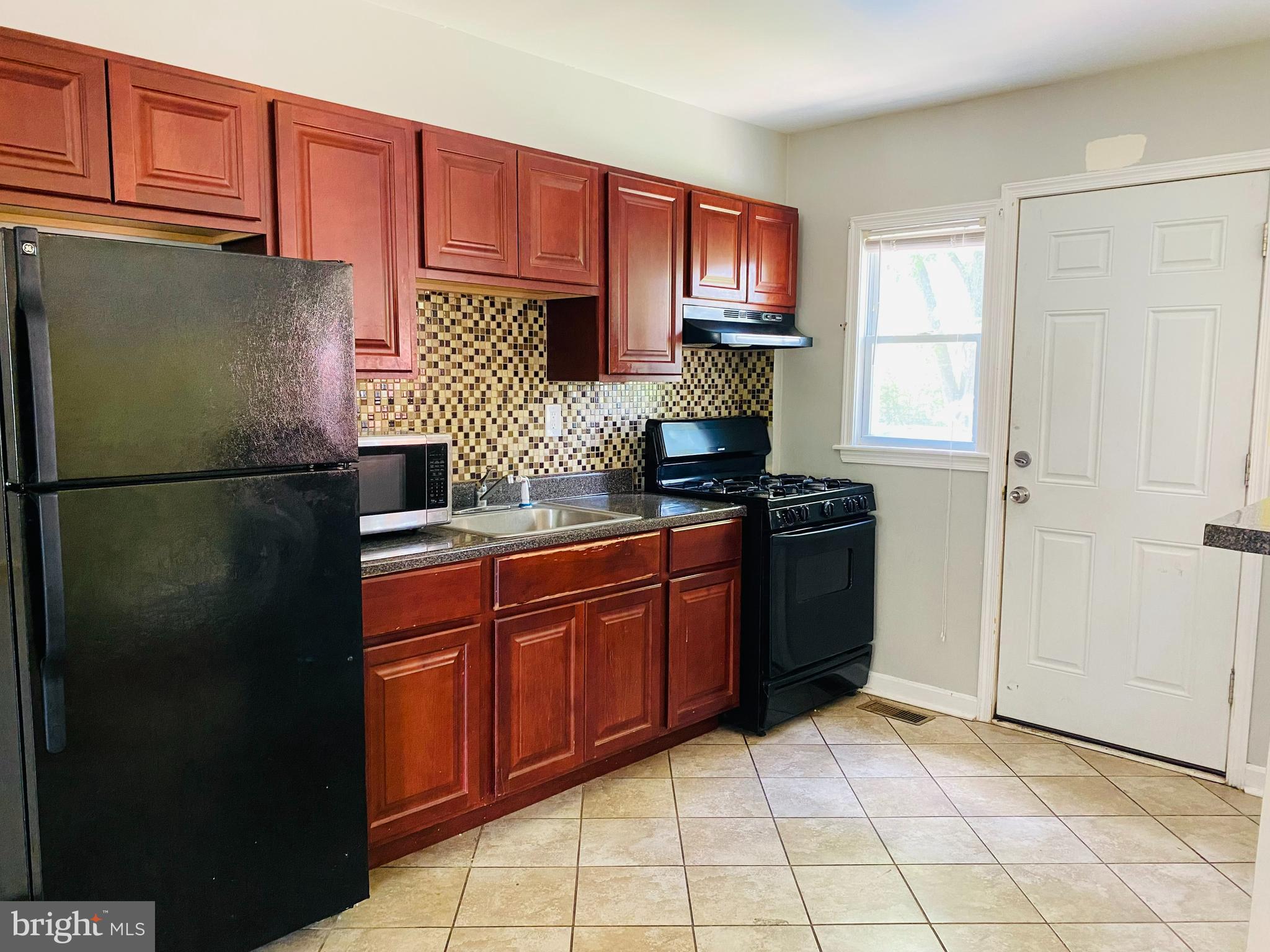 5914 Falkirk Road Baltimore, MD 21239 - Photo 4 of 21