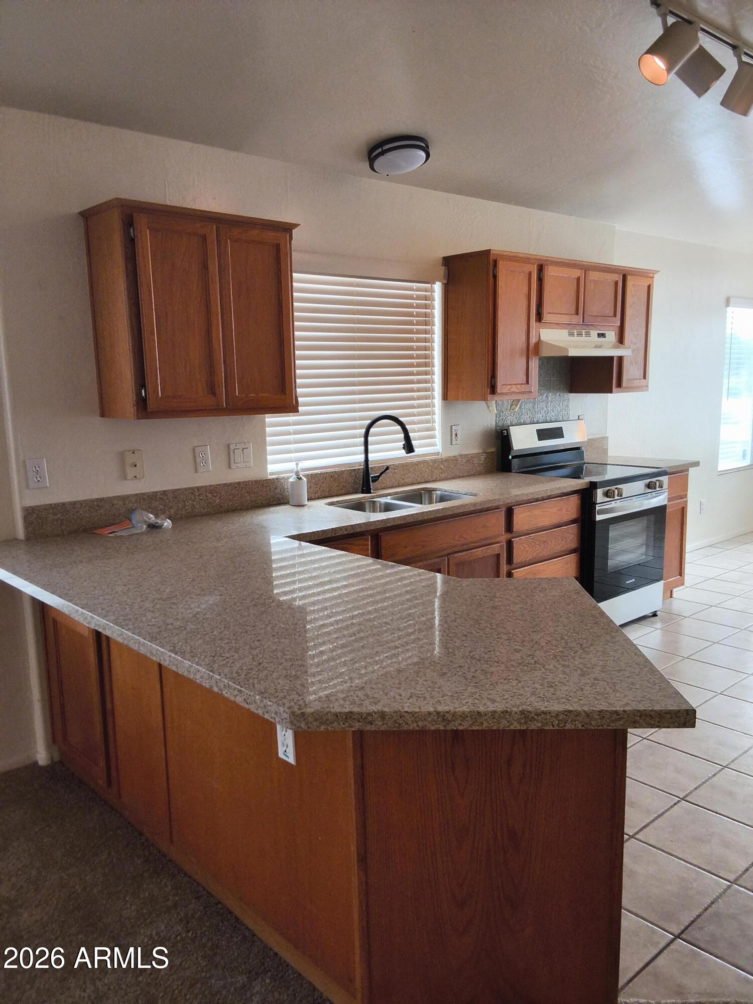7228 South Roberts Road Tempe, AZ 85283 - Photo 4 of 27 20260917_085759