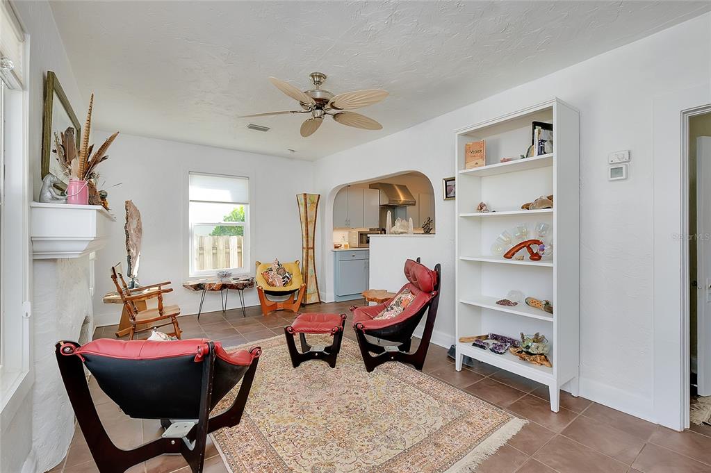 223 Palmetto Road West Nokomis, FL 34275 - Photo 13 of 100 a living room with furniture