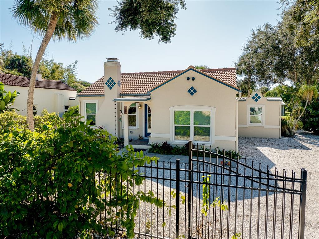 223 Palmetto Road West Nokomis, FL 34275 - Photo 3 of 100