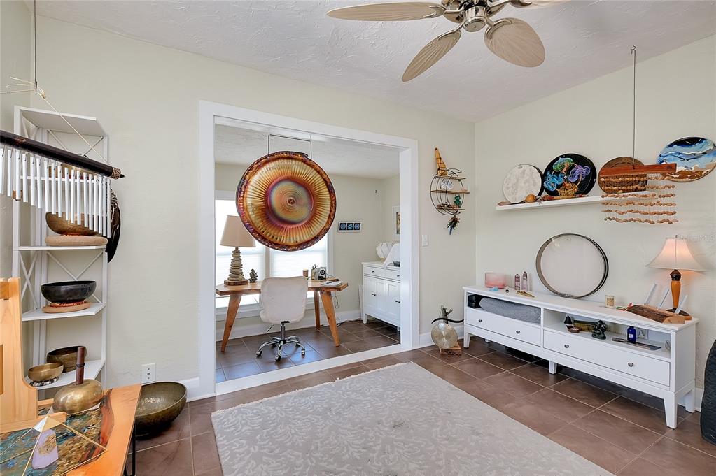 223 Palmetto Road West Nokomis, FL 34275 - Photo 49 of 100 a living room with furniture and a mirror