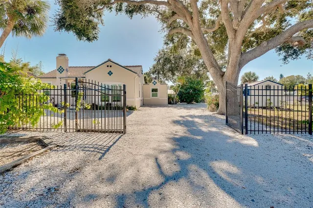 $587,500 | 223 Palmetto Road West, Nokomis, FL 34275