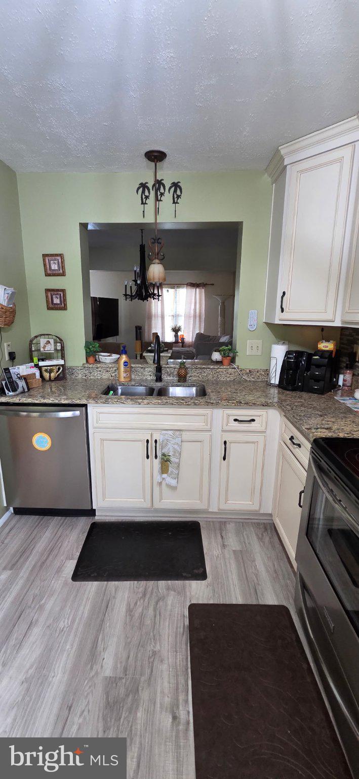102 Jason's Ridge Smithsburg, MD 21783 - Photo 15 of 31 Charming kitchen with modern touches.