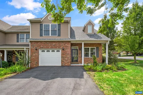 $375,000 | 26 East Pk Vw Drive, Staunton, VA 24401